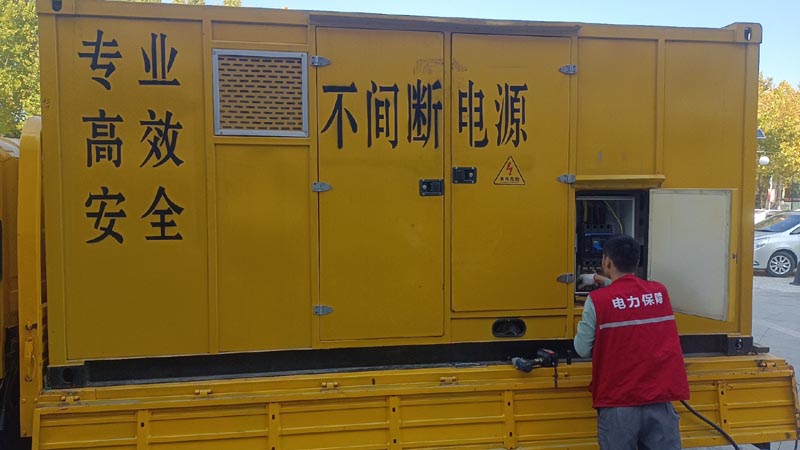 绩溪柴油发电机组和UPS电源配合使用时，如何避免切换过程中的电力中断？